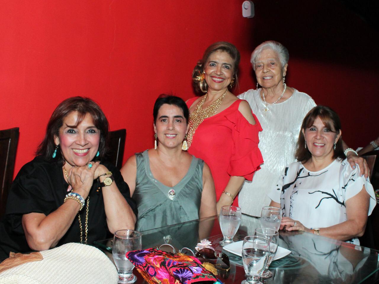 Elvira Sánchez, Marcela Vega, Ana Cristina Rincón Bernarda Viatela y María Cristina Sánchez. Elvira Sánchez, Marcela Vega, Ana Cristina Rincón Bernarda Viatela y María Cristina Sánchez.